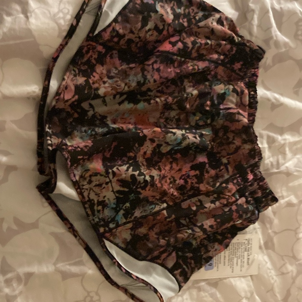 Lulu lemon Shorts size 4
